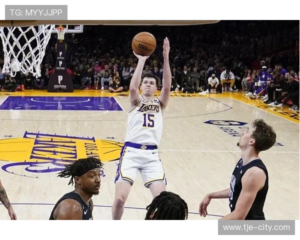 依然稳健!里夫斯31分钟砍下25分4板2助 高效16中8加7罚成功表现亮眼 依然稳健!里夫斯31分钟砍下25分4板2助 高效16中8加7罚成功表现亮眼