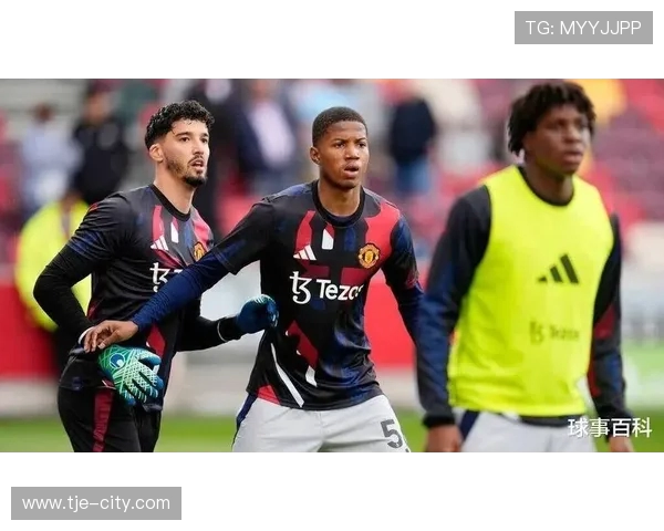 18岁中场新星西蒙斯引英超双雄竞夺曼联曼城盯上葡体天才